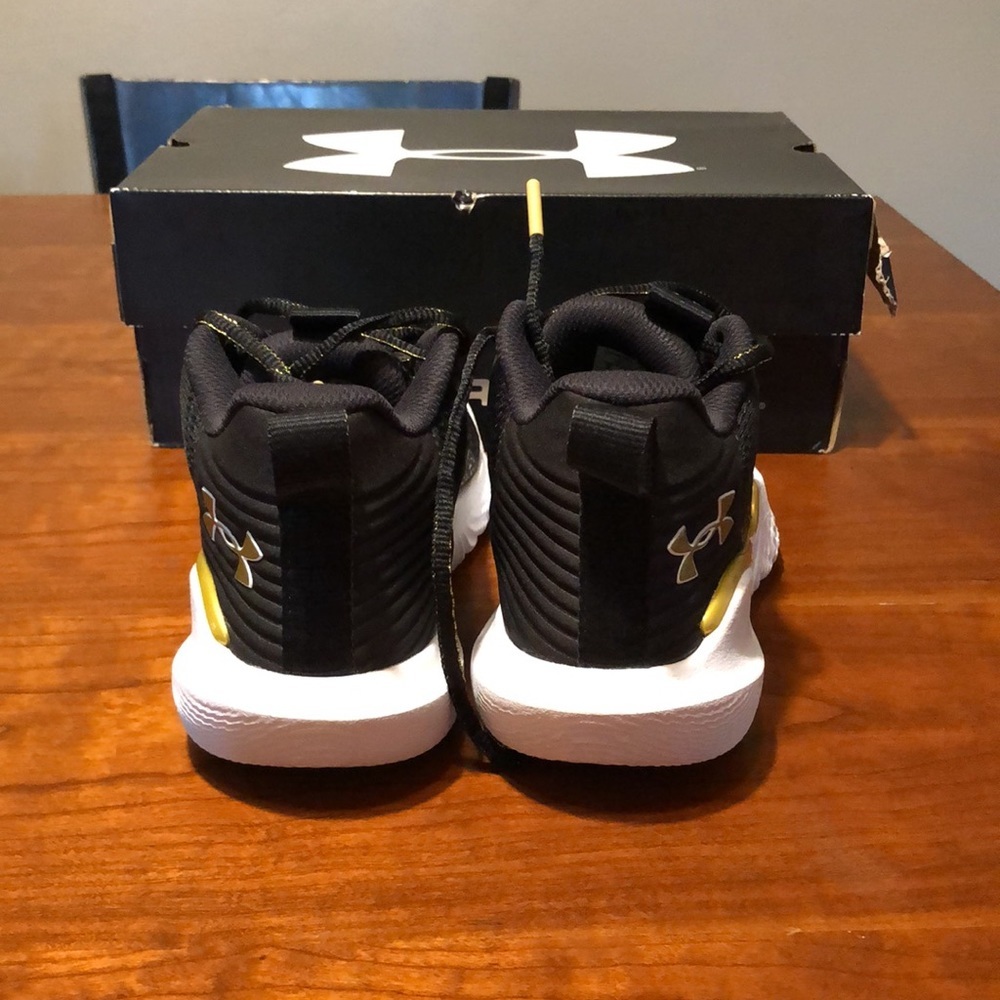 Womens Under Armour 3024594-002 Flow Breakthru 2 basketball shoes - Picture 5 of 12